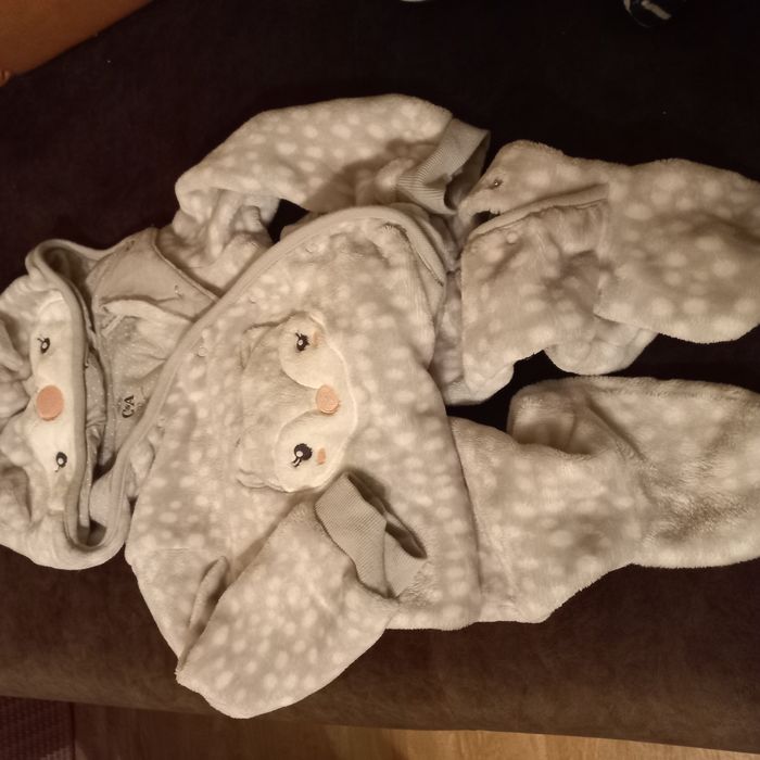 Vând set 2 body-uri groase 1.5 - 3 ani