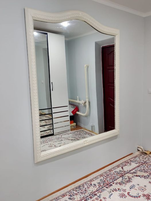 Продам зеркало,  шкаф, кровать,