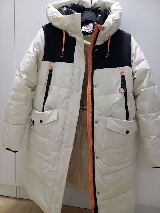 Продам куртку пуховик на девочку 152-158