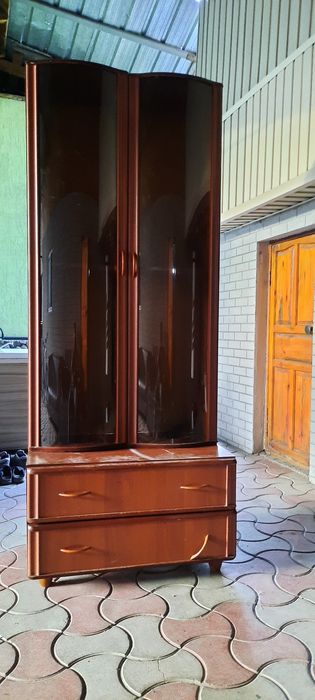 Продам книжный шкаф