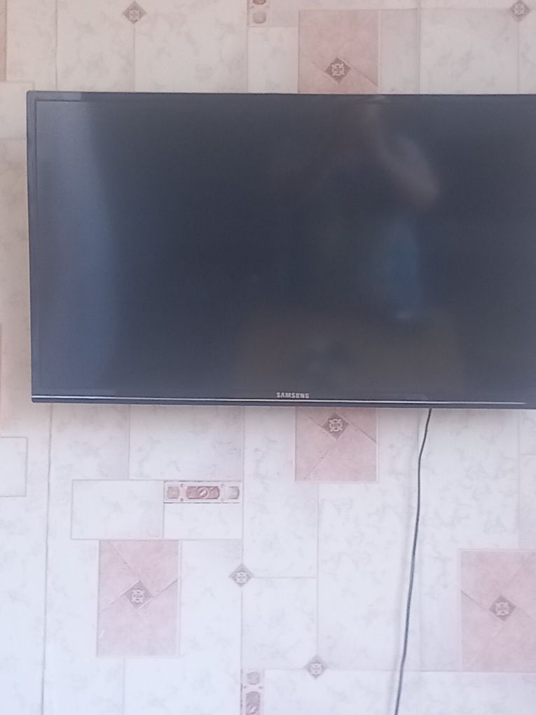 32талик телевизор Samsung