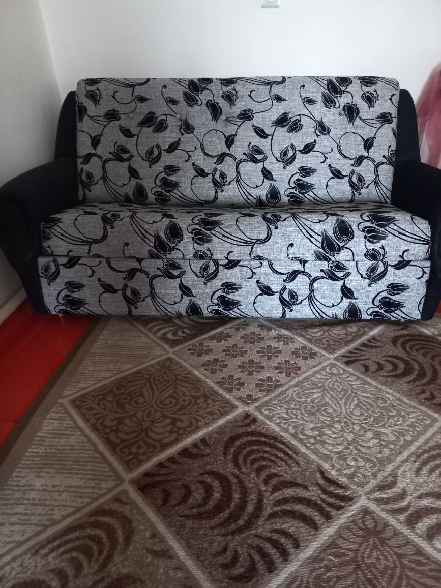Продается Диван два кресла