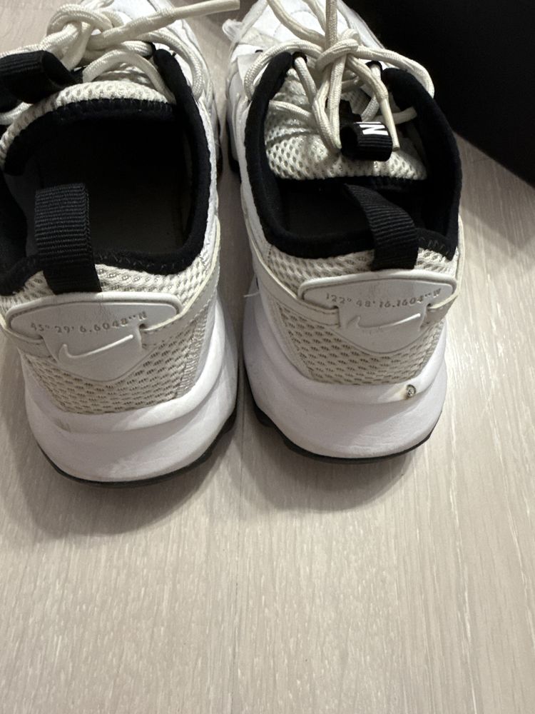 Nike оригинални пролетнни обувки