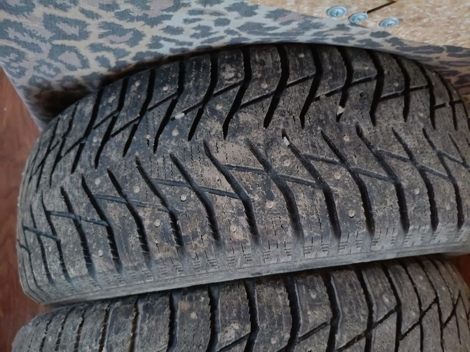 Продам зимнию резину,