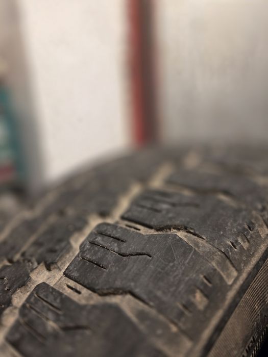 Покрышка машины шыны