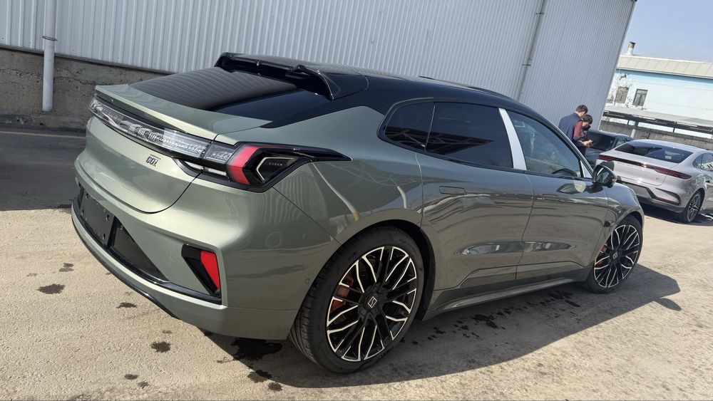 Zeekr 001 You Z- sport 2024 yil