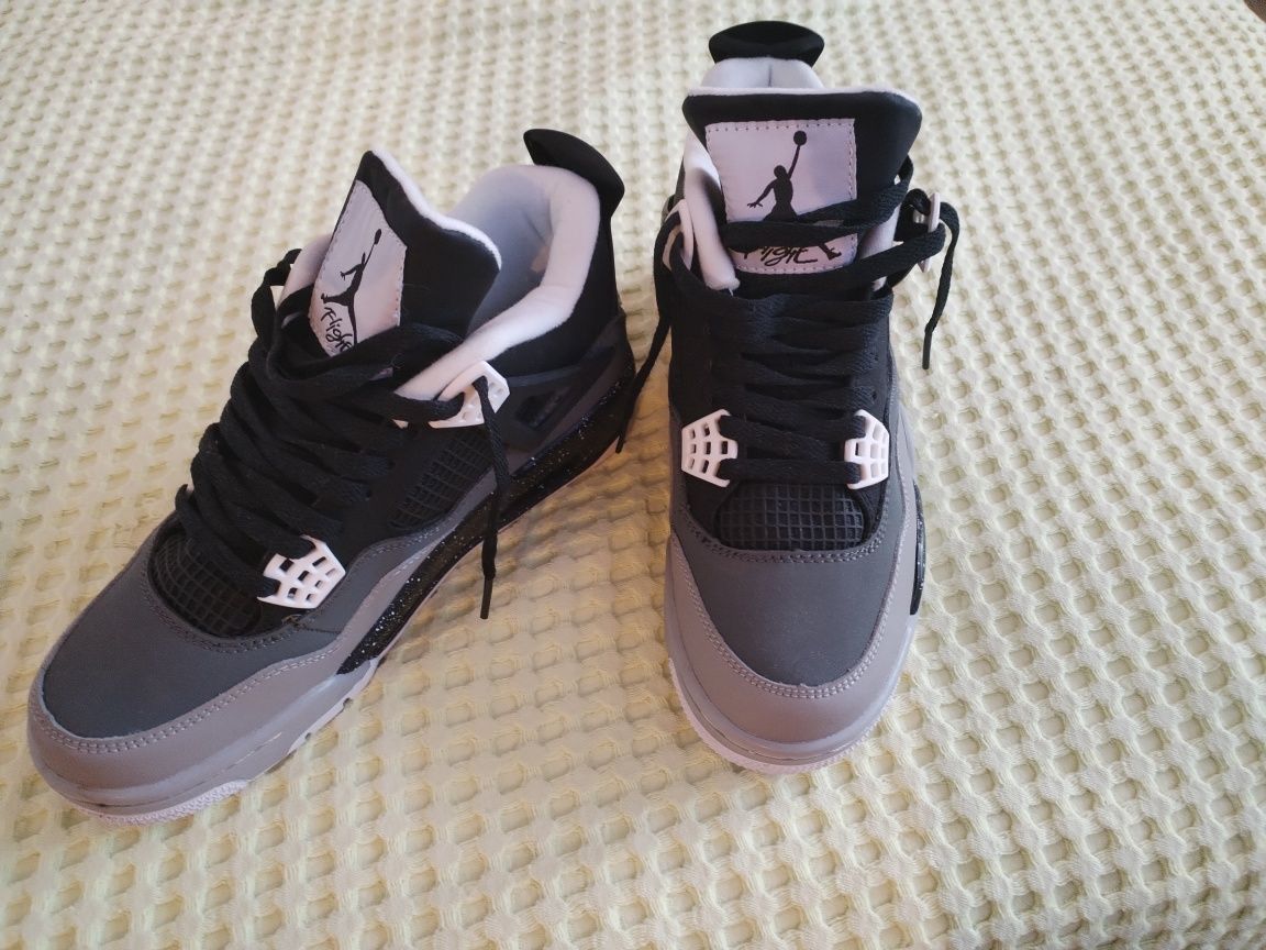 Nike Air Jordan 4