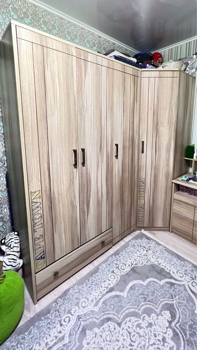 Продам угловой шкаф