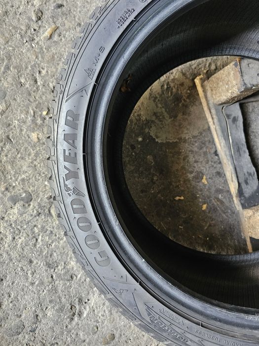 2 anvelope iarna 255 40 18 Goodyear