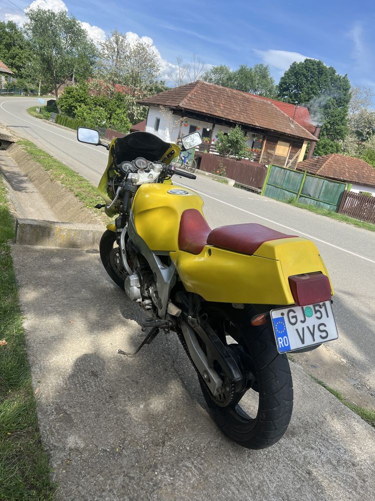 Vand sau schimb moto yamaha 600cc