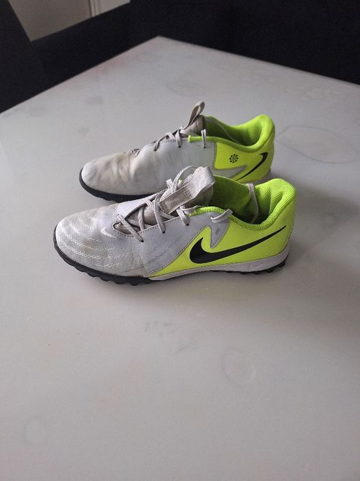 Vând ghete de fotbal  Nike