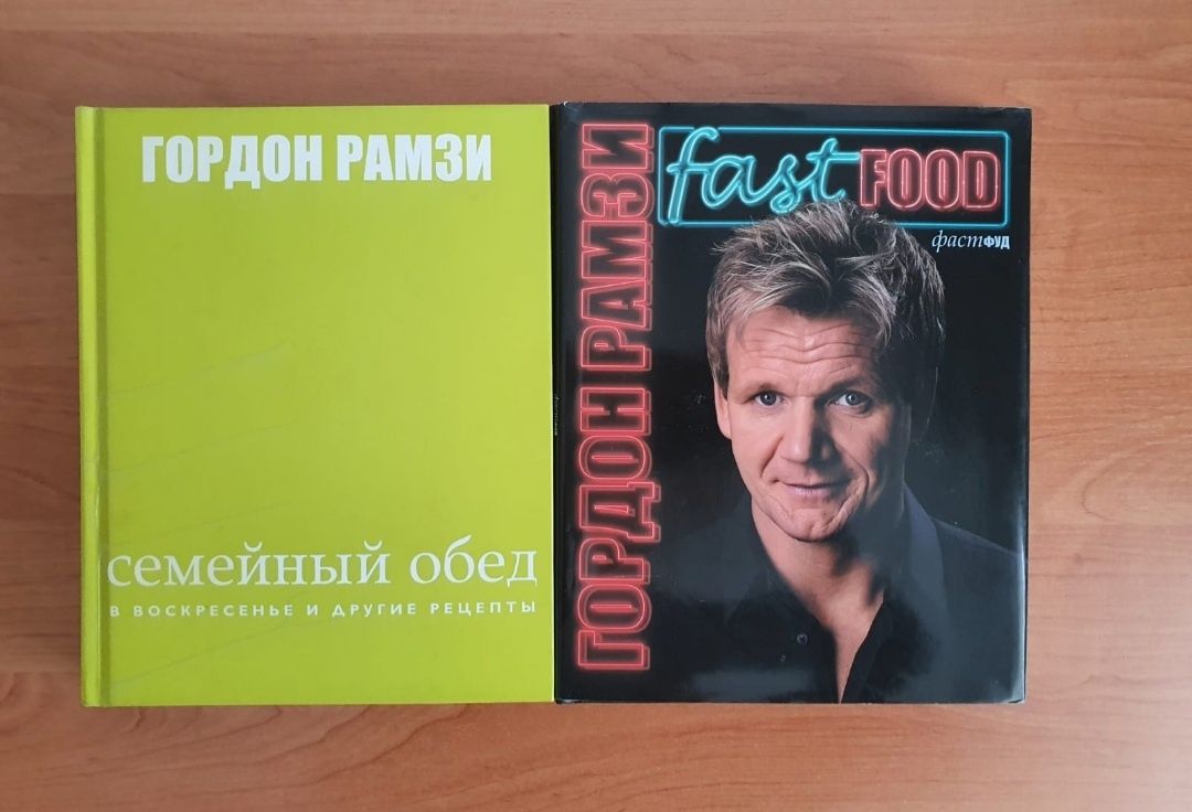 Книги разного жанра.