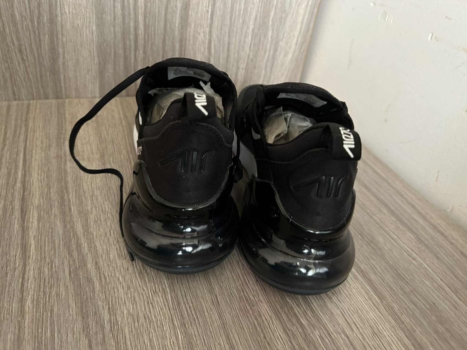 Черни обувки Nike