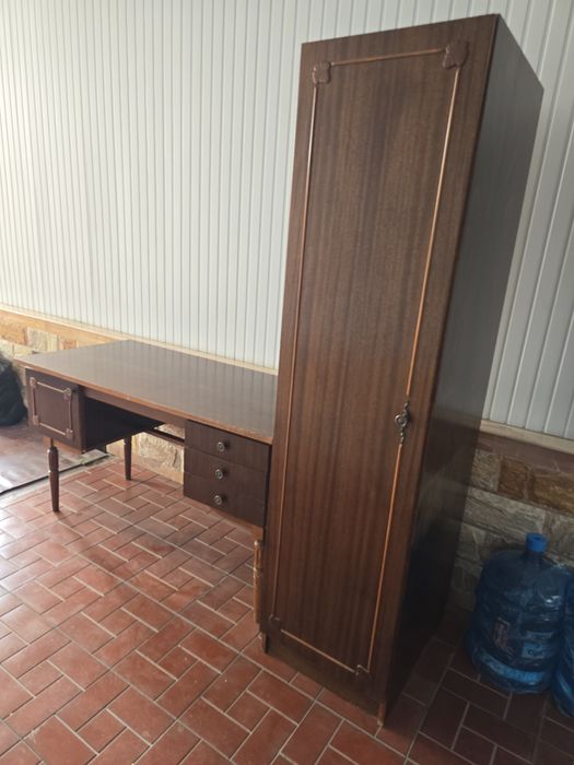 Мебель сотилади хамма жойи бутун, ишлатиш мумкин.