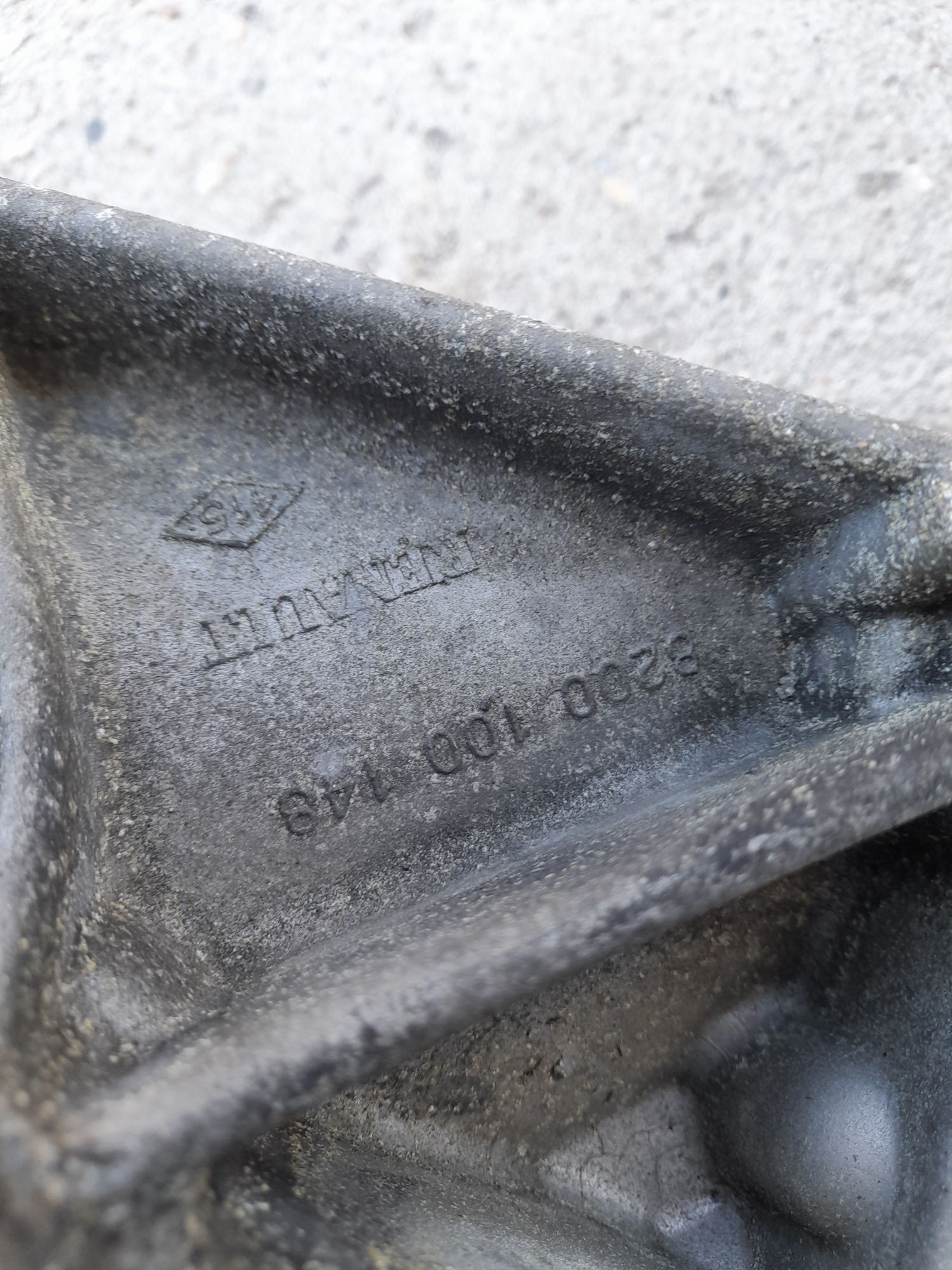 Suport Motor Alternator Compresor Cutie Renault Megane 3 Scenic 3 1.9