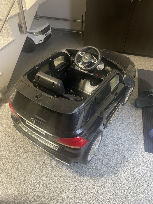 Детска акумлаторна кола