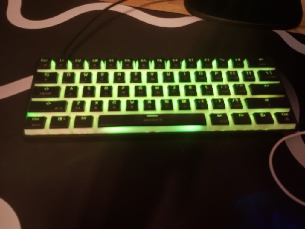 Genesis Thor 660 Wireless, gaming red key caps