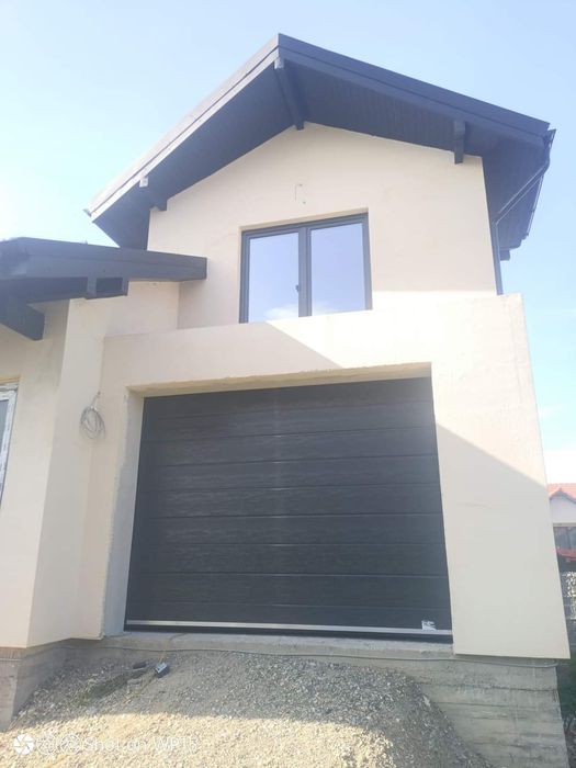 Usa de garaj/ usa secționala/ usa tip rulou/ usa industriala/ usa