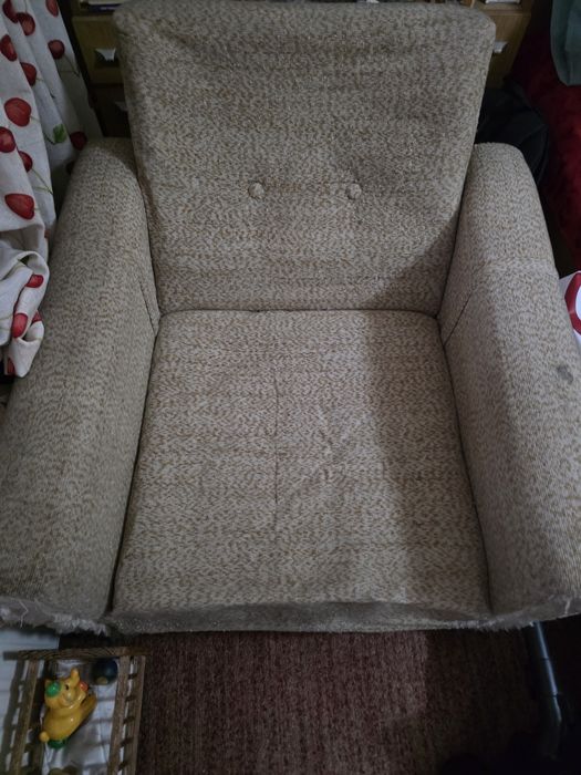 Подарявам диван и два фотьола