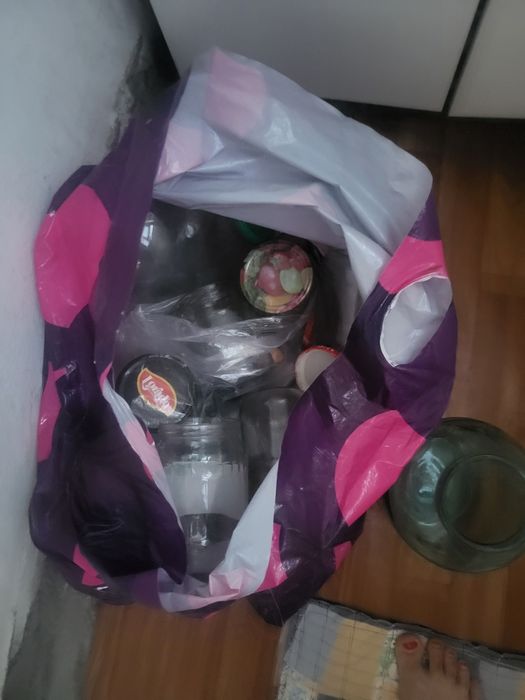 Банки отдам даром