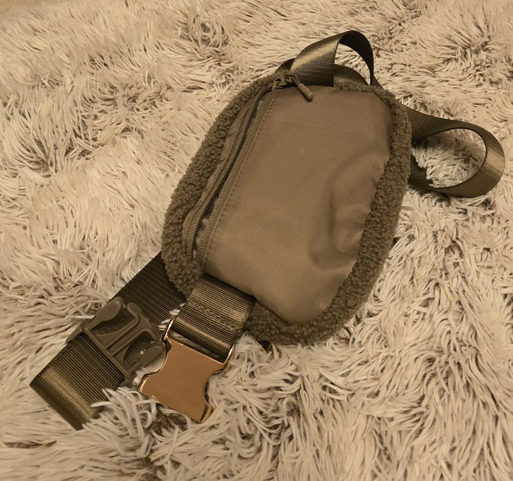 Borsetă/Gentuță cu buzunare. Kyodan Belt Bag din fleece