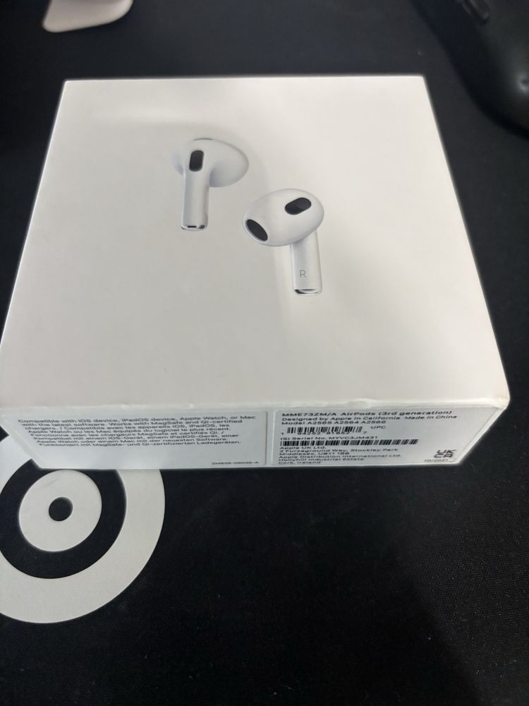 Apple Airpods лява