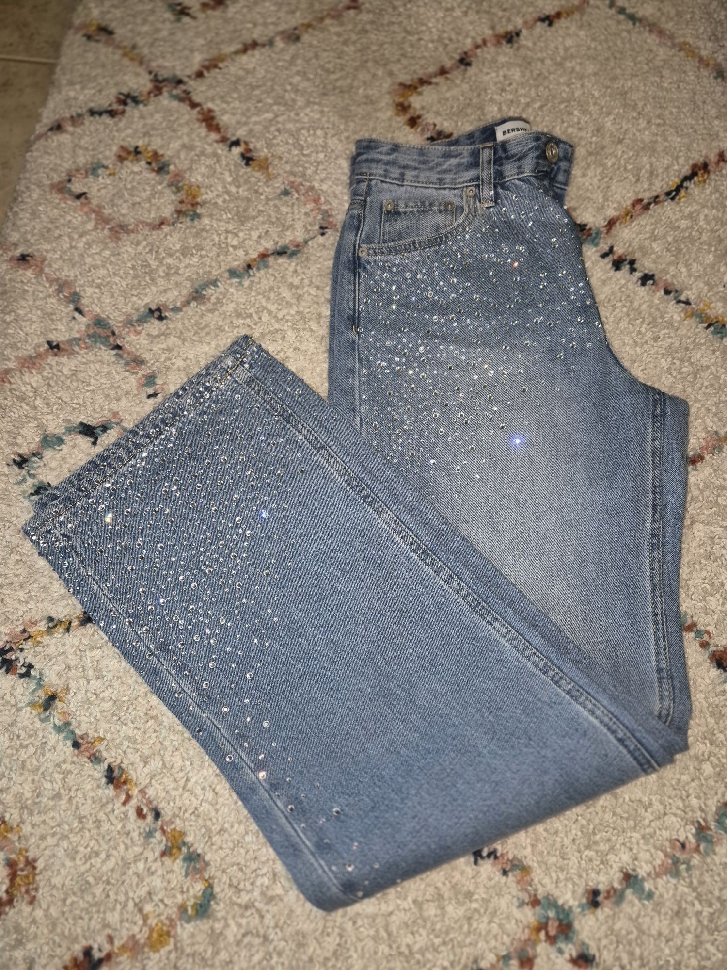 Blugi bershka cu strasuri /pietre