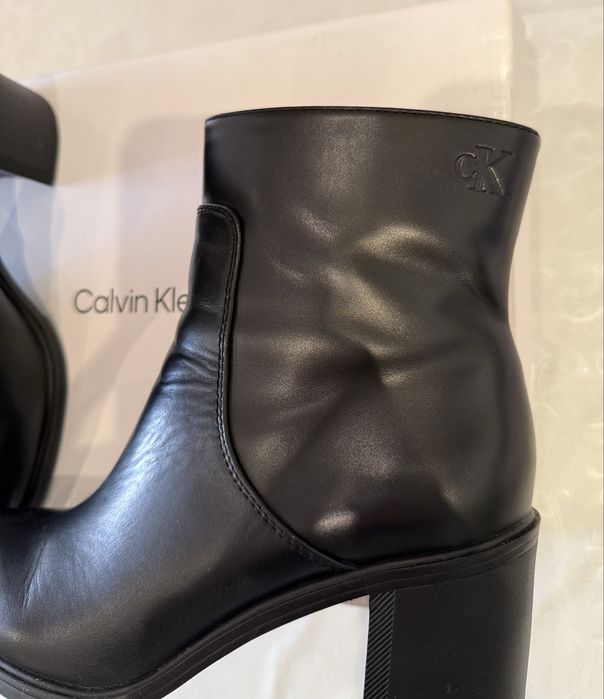 Calvin Klein боти