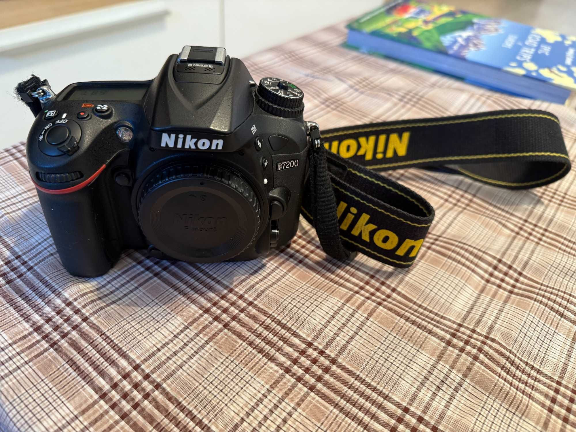 Aparat foto DSLR Nikon D7200 + Obiectiv 18-140mm + Accesorii