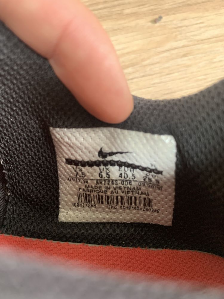 Продам сороконожки NikeTiempo