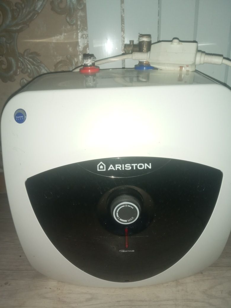 Водонагреватель ARISTON