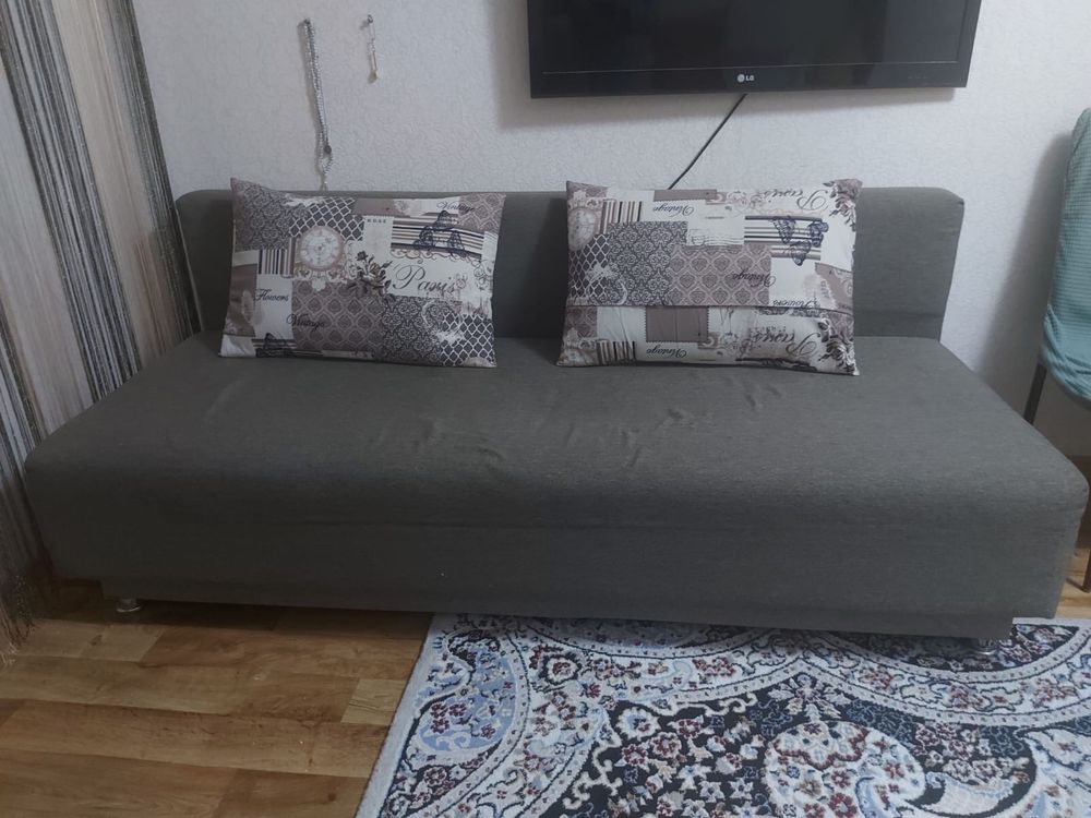 Диван в хорошем состоянии