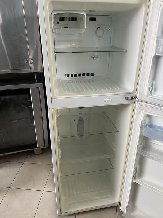 Хладилник с камера