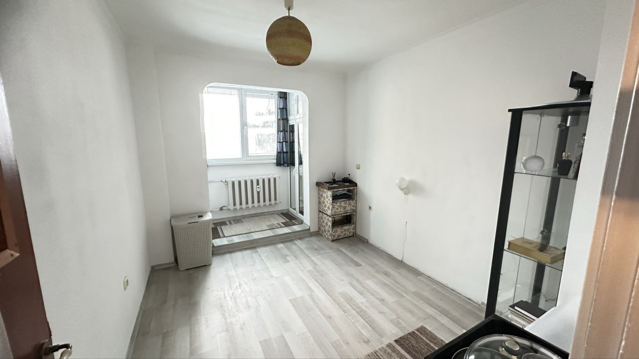 Дава се под наем Тристаен апартамент в София, Дианабад - 80 кв.м за 663 € - Снимка #9