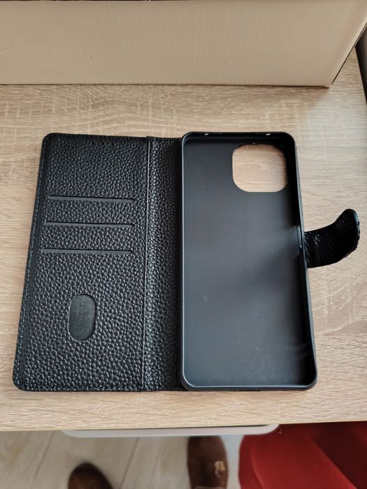 Калъф и защитно стъкло