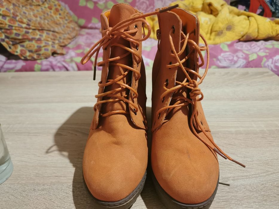 Дамски боти в цвят горчица