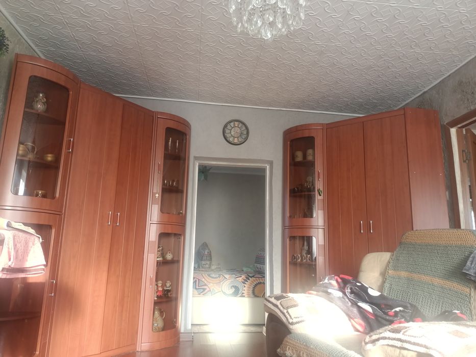 Продам шкафы - стенка угловые разборные, два уголовных и два серванта.