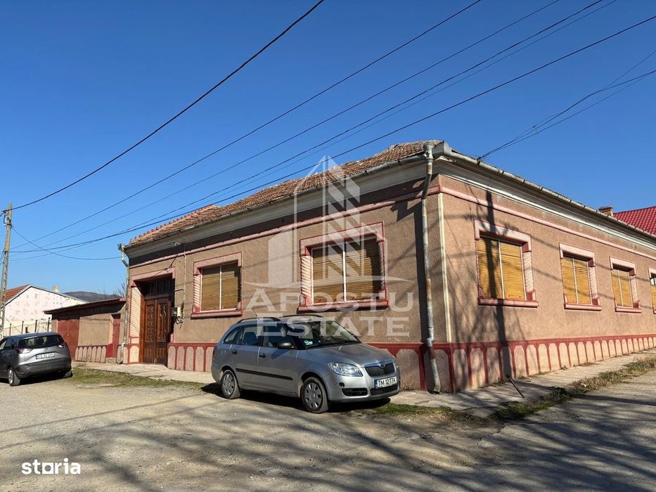 Casa cu 5 camere, 777 mp teren la MOLDOVA VECHE, ideal casa de vacanta