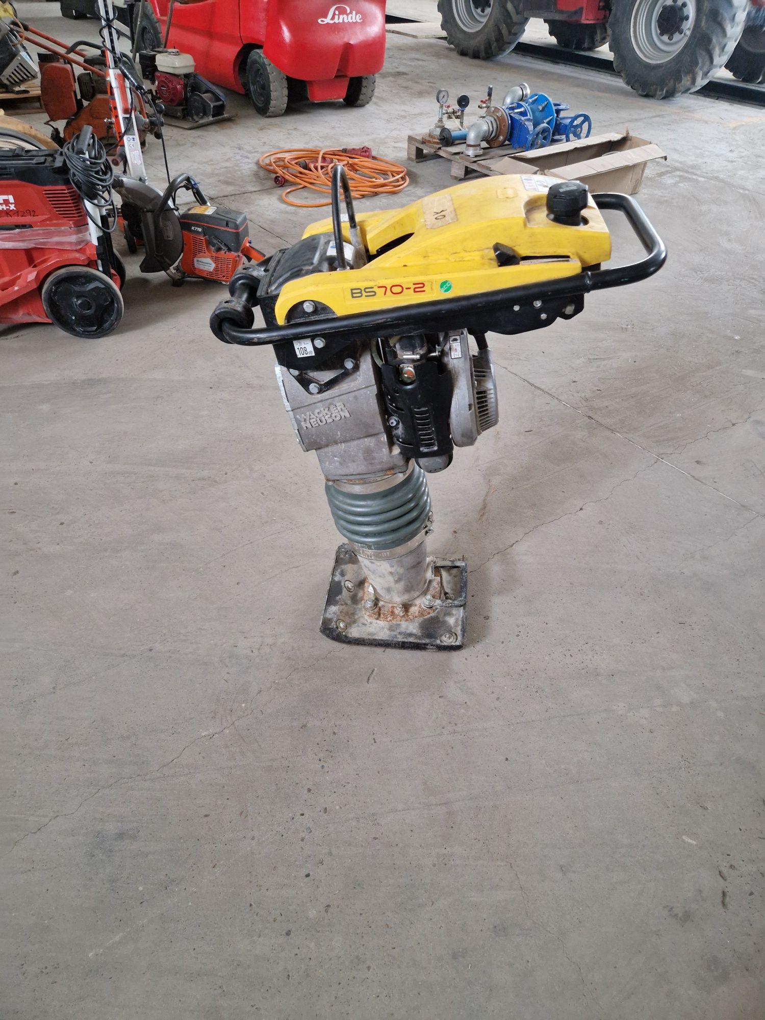 Mai compactor WACKER BS 70-2 ca și nou