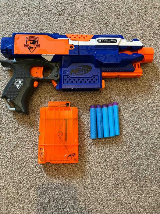 Pușcă Nerf Stryfe, ca nou, jucărie, armă cu gloanțe de spumă