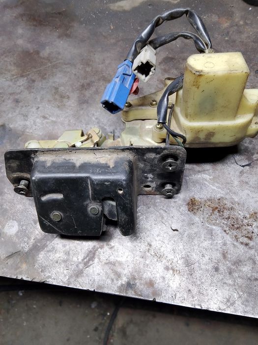 Honda Odyssey Замок Багажника