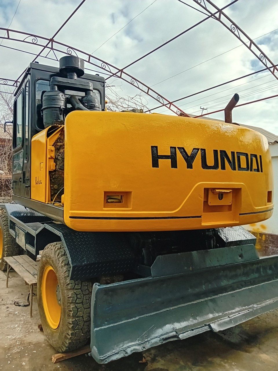 HYUNDAI 1300 сотилади