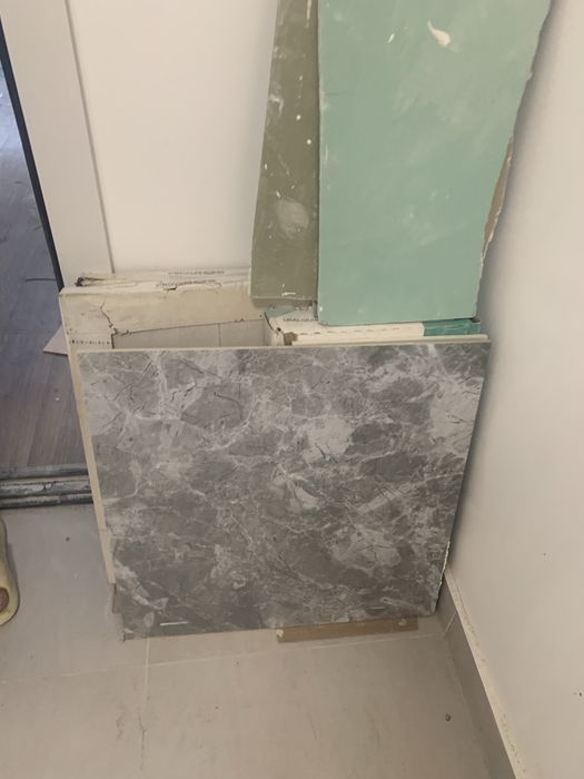 Продаю кафель вот такого цвета.