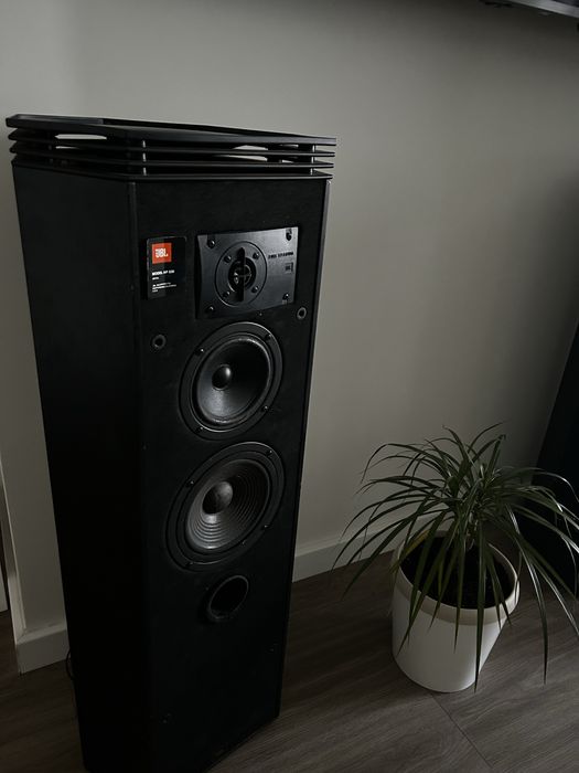 JBL HP 530 – boxe vintage de podea, sunet puternic, mici urme de uzură