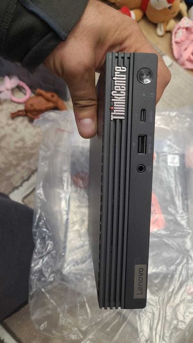 Lenovo ThinkCentre M70Q Tiny, i5-10400T, Nou – Sigilat