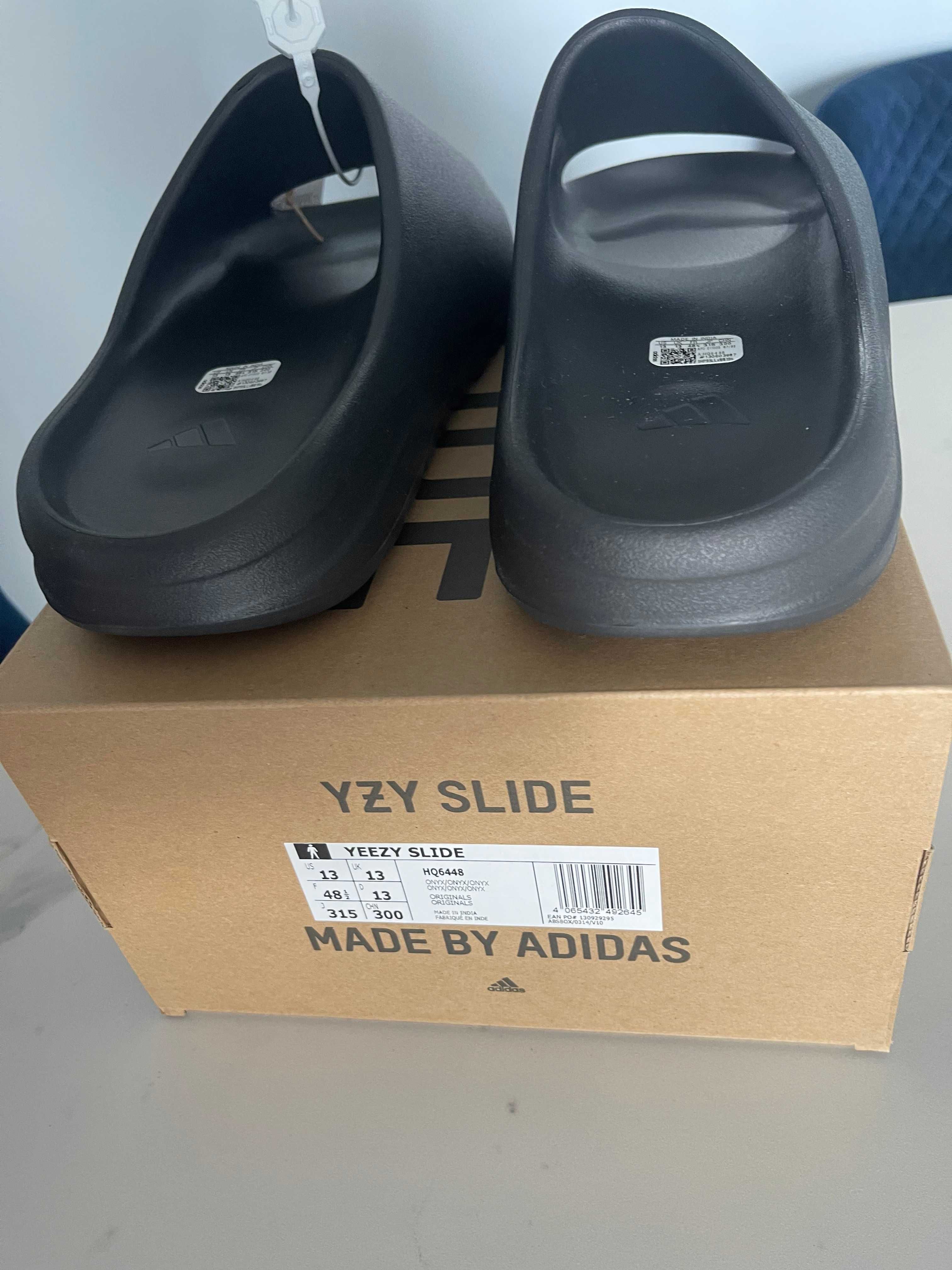 Vând YEEZY Slide Onyx - măsura 48 1/3 (buni pentru cei care poartă 46)