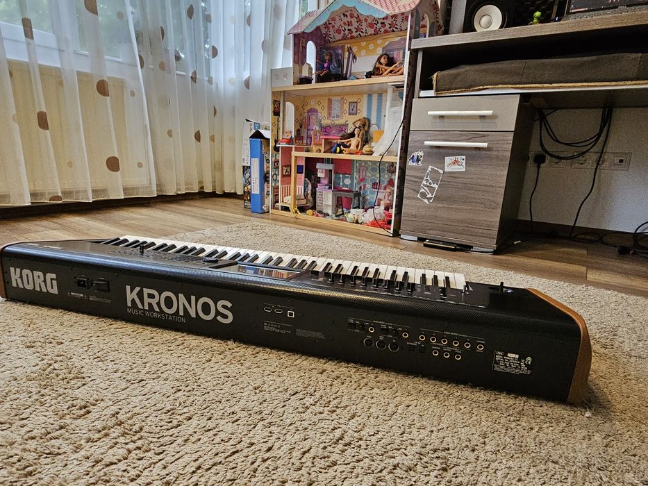Korg Kronos 2, 73 clape, stare noua