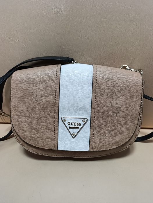 Дамски чанти Guess и Burberry