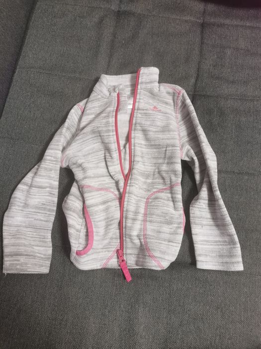 Vând bluză fleece cu fermoar, 5 ani