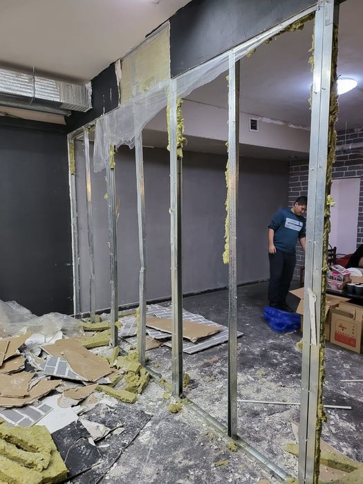 Демонтаж зданий домов бани сарай стены перегородки с вывозом мусора